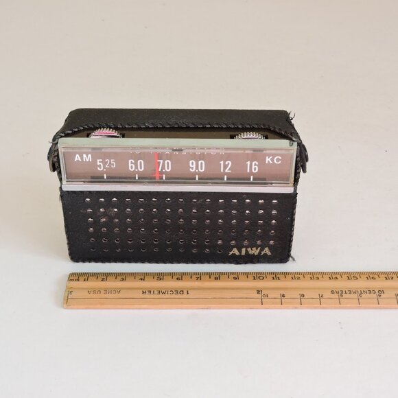 Vintage 1970's Aiwa 10 Transistor Radio With Leather Case - Size 5" x 3" - Picture 9 of 9